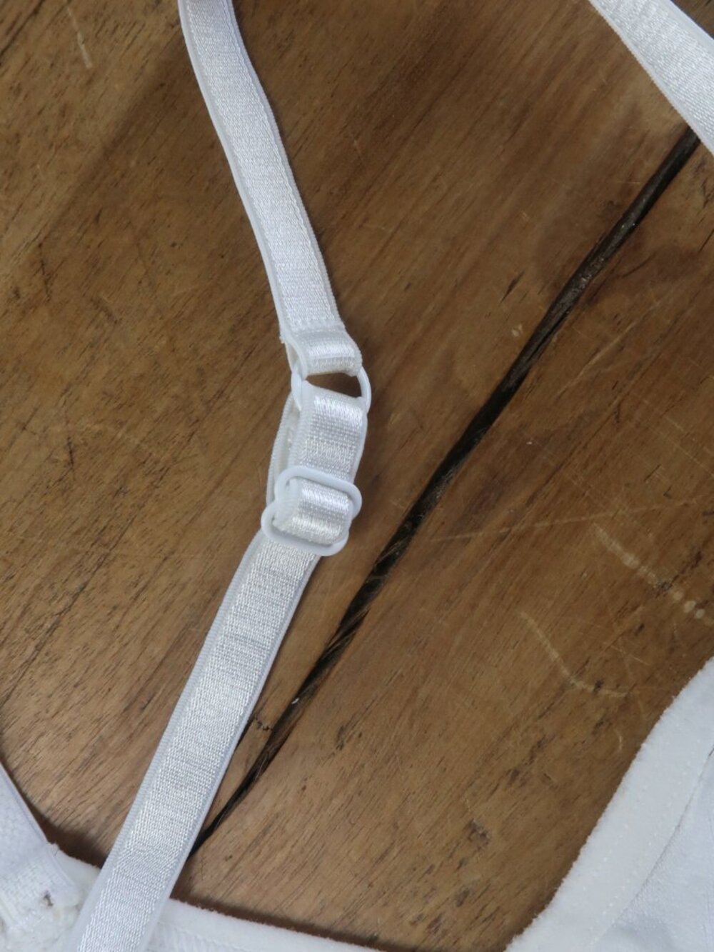 ZENANA OUTFITTERS WHITE T SHIRT BRA WITH ADJUSTABLE STRAPS SIZE S/M - Picture 7 of 7